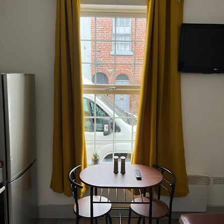 Ground Floor Two Bed Cairo Street Apartment Warrington  Exterior photo